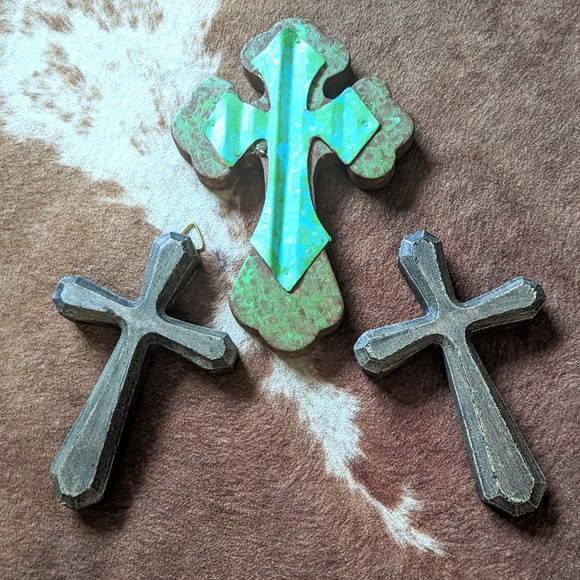 New 3 Piece Bundle of Cross Hanging Decor - Picture 2 of 10